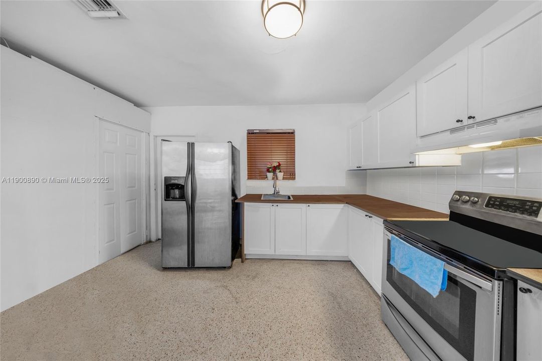 For Sale: $620,000 (3 beds, 1 baths, 1204 Square Feet)