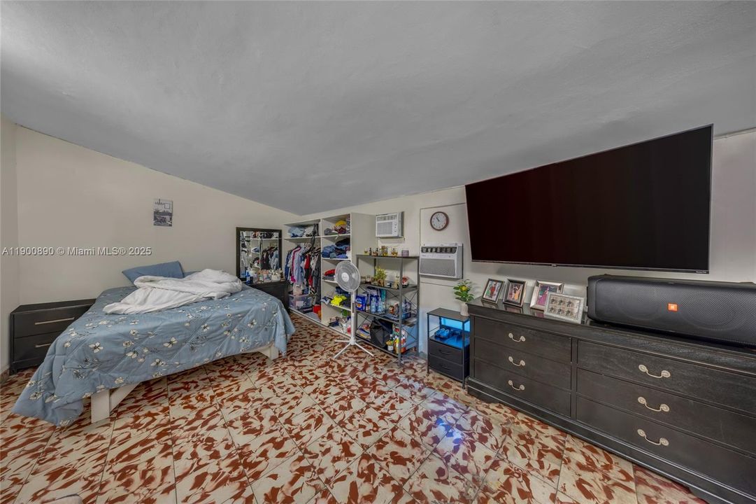 For Sale: $620,000 (3 beds, 1 baths, 1204 Square Feet)