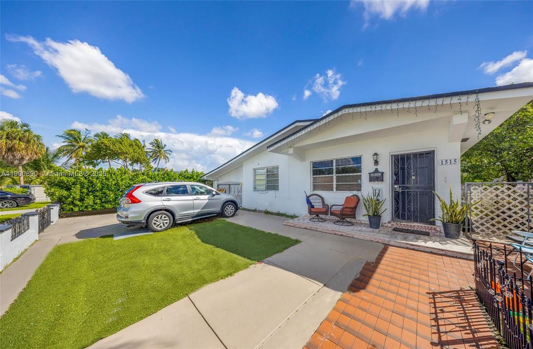 For Sale: $620,000 (3 beds, 1 baths, 1204 Square Feet)