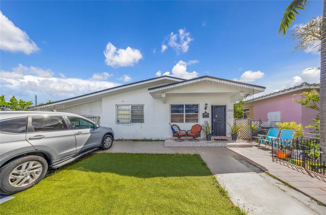 For Sale: $620,000 (3 beds, 1 baths, 1204 Square Feet)