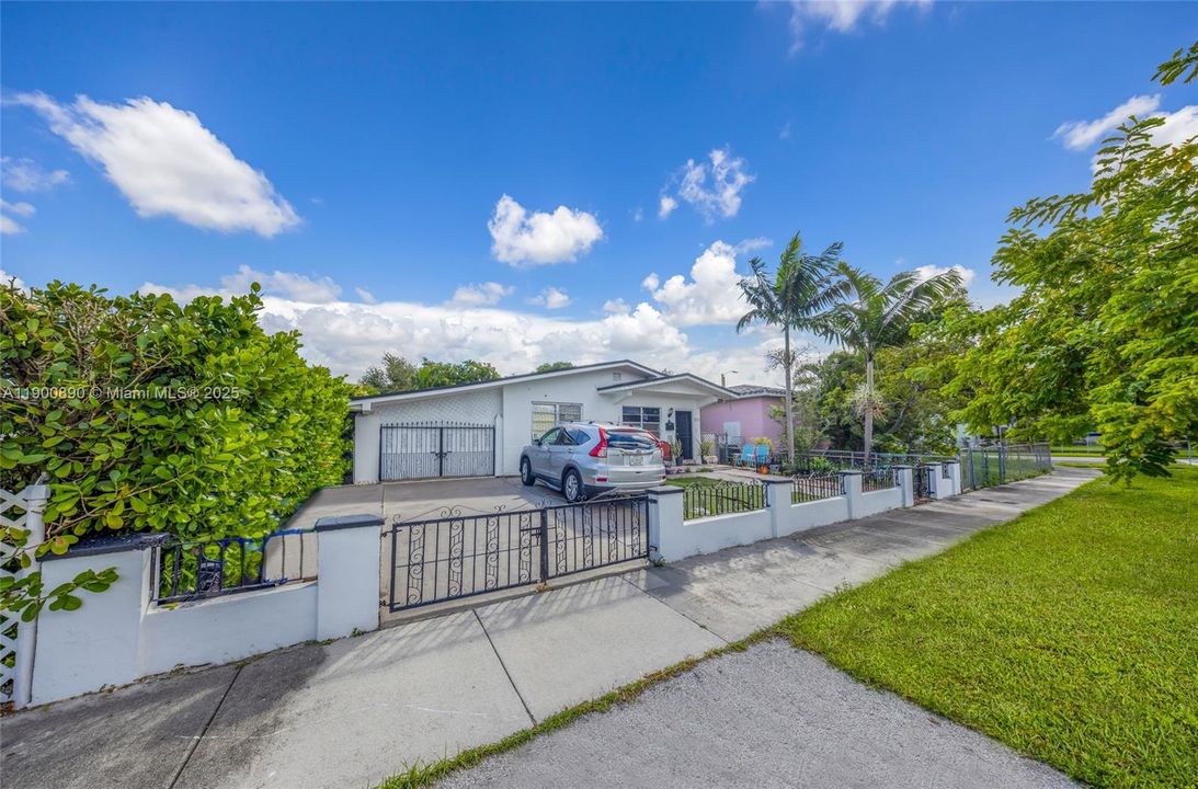 For Sale: $620,000 (3 beds, 1 baths, 1204 Square Feet)