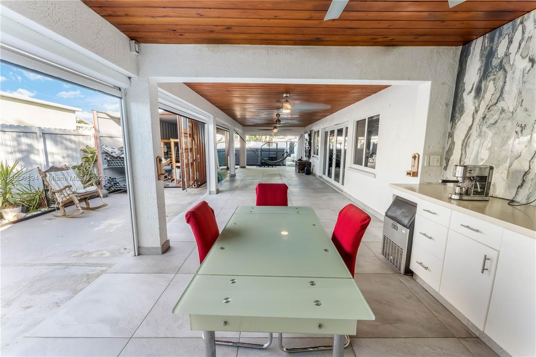 Active With Contract: $3,800 (3 beds, 3 baths, 2394 Square Feet)