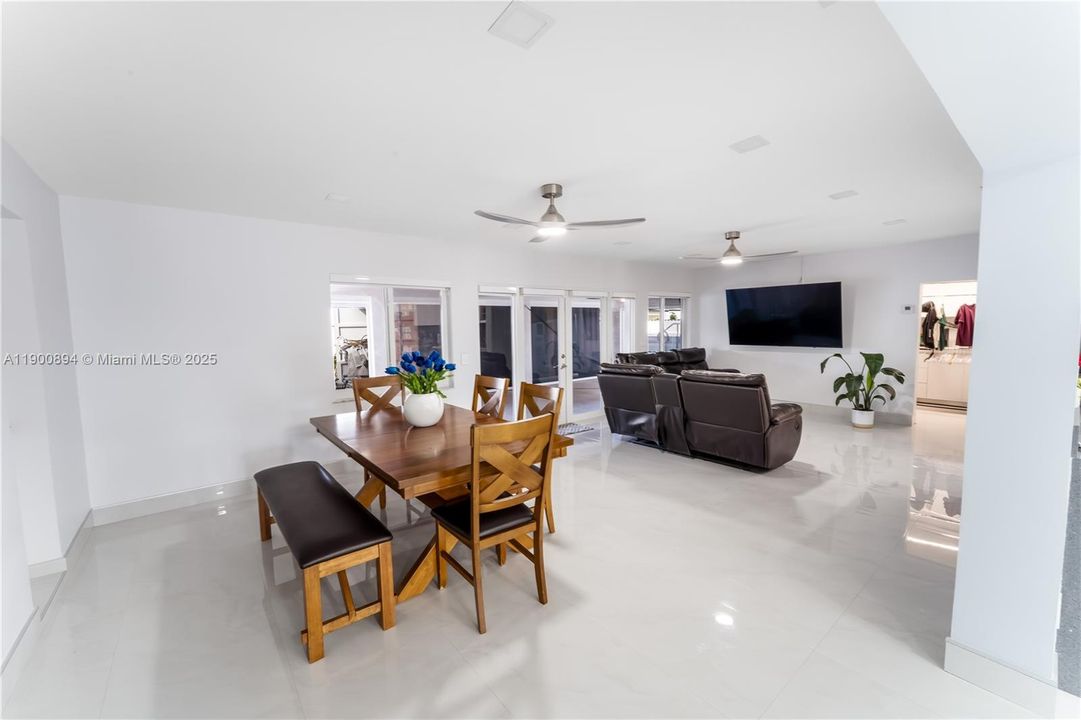Active With Contract: $3,800 (3 beds, 3 baths, 2394 Square Feet)