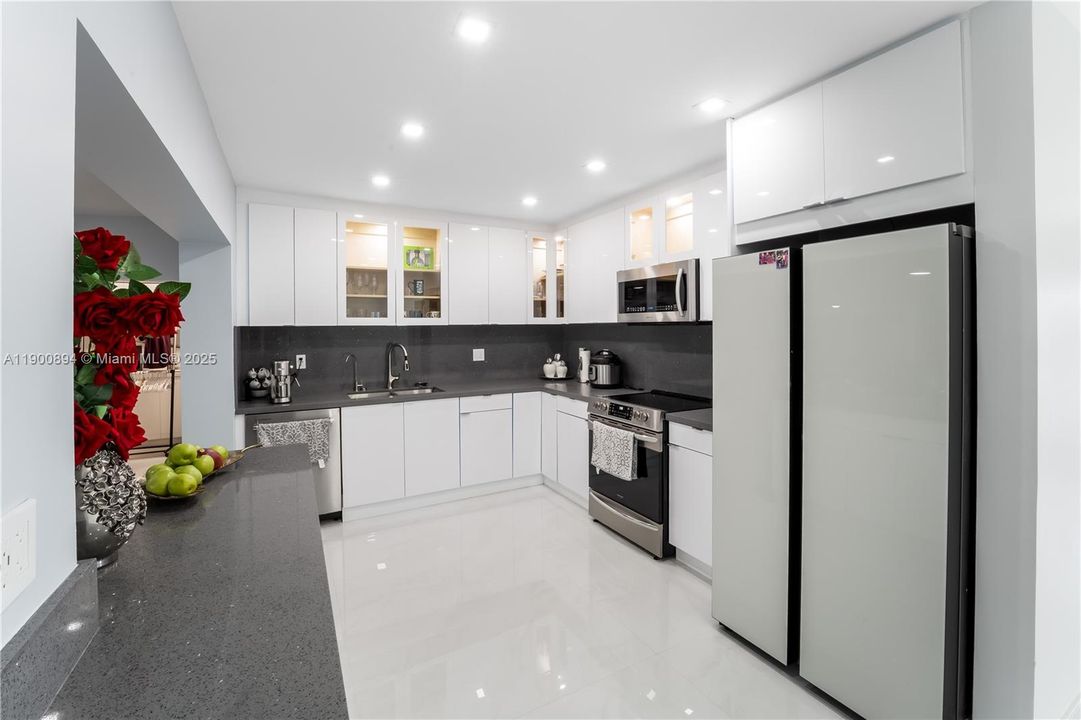 Active With Contract: $3,800 (3 beds, 3 baths, 2394 Square Feet)