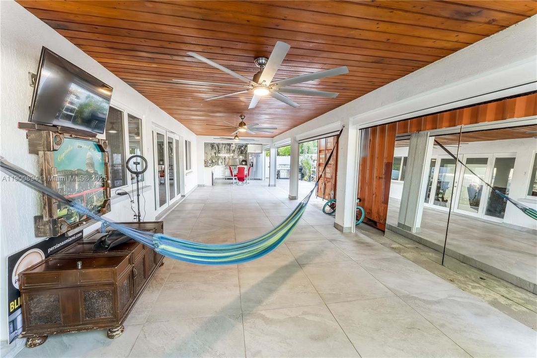 Active With Contract: $3,800 (3 beds, 3 baths, 2394 Square Feet)