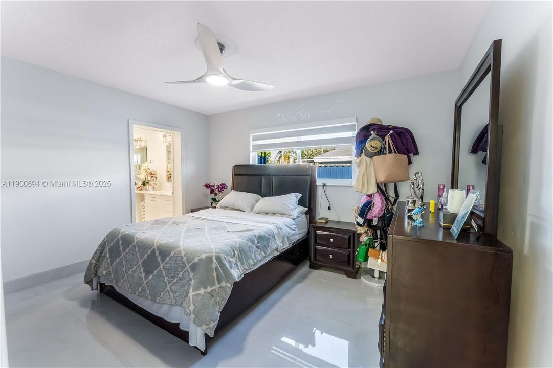 Active With Contract: $3,800 (3 beds, 3 baths, 2394 Square Feet)