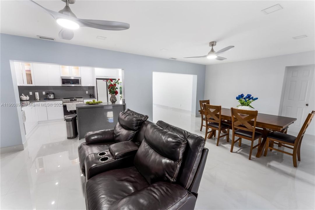 Active With Contract: $3,800 (3 beds, 3 baths, 2394 Square Feet)