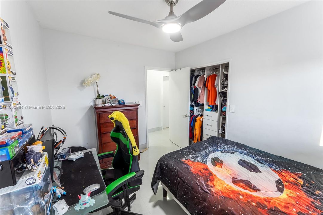 Active With Contract: $3,800 (3 beds, 3 baths, 2394 Square Feet)