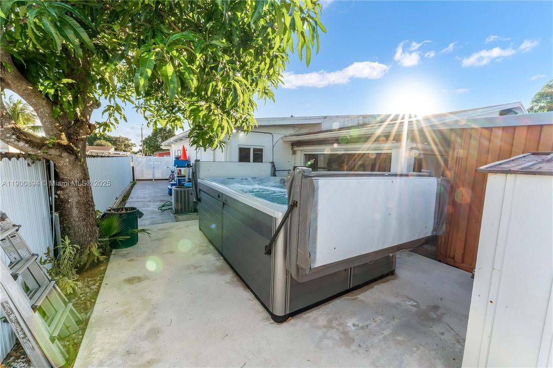 Active With Contract: $3,800 (3 beds, 3 baths, 2394 Square Feet)