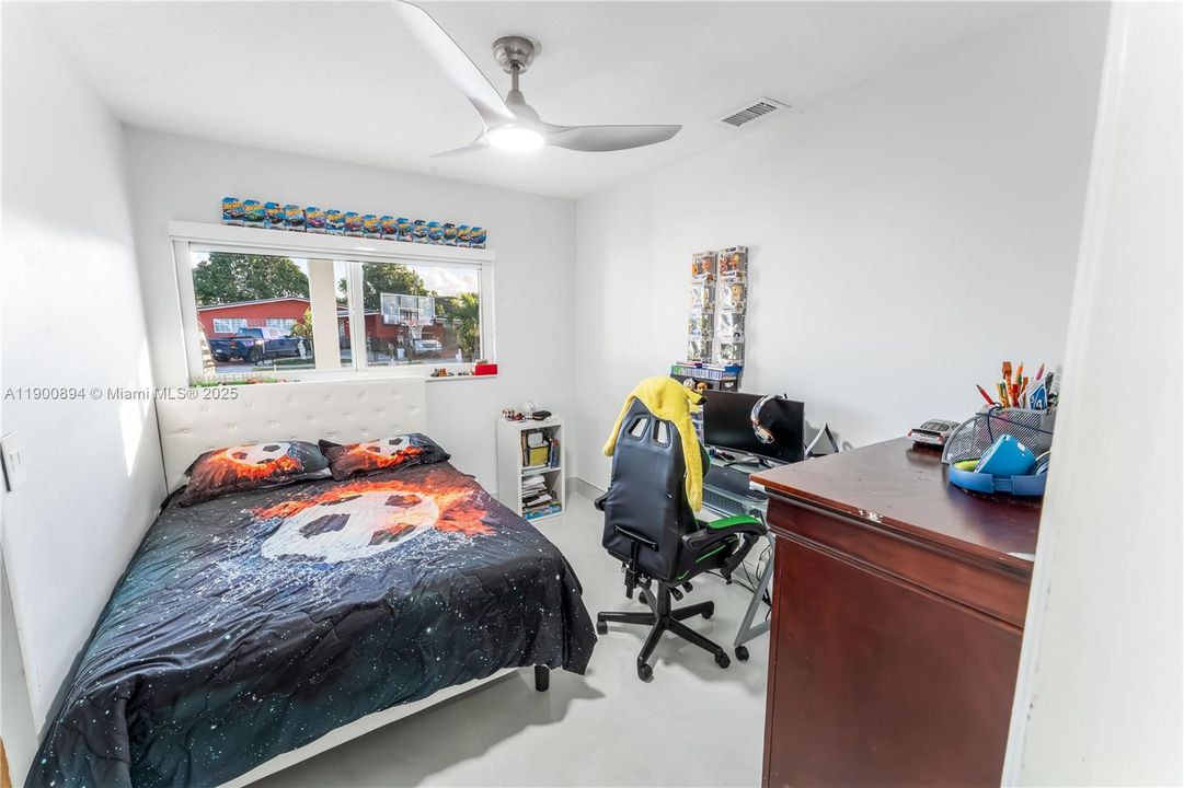 Active With Contract: $3,800 (3 beds, 3 baths, 2394 Square Feet)