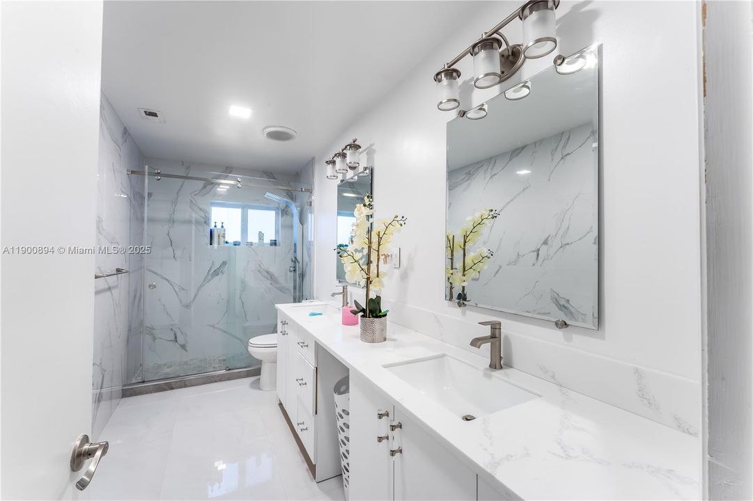 Active With Contract: $3,800 (3 beds, 3 baths, 2394 Square Feet)