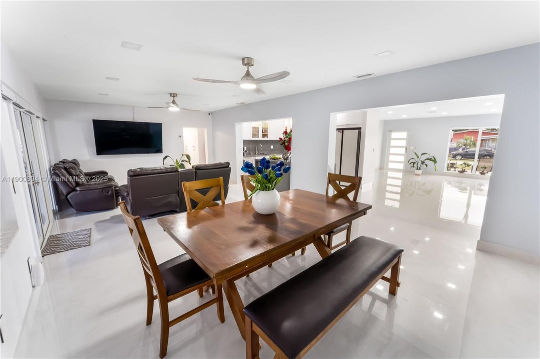 Active With Contract: $3,800 (3 beds, 3 baths, 2394 Square Feet)