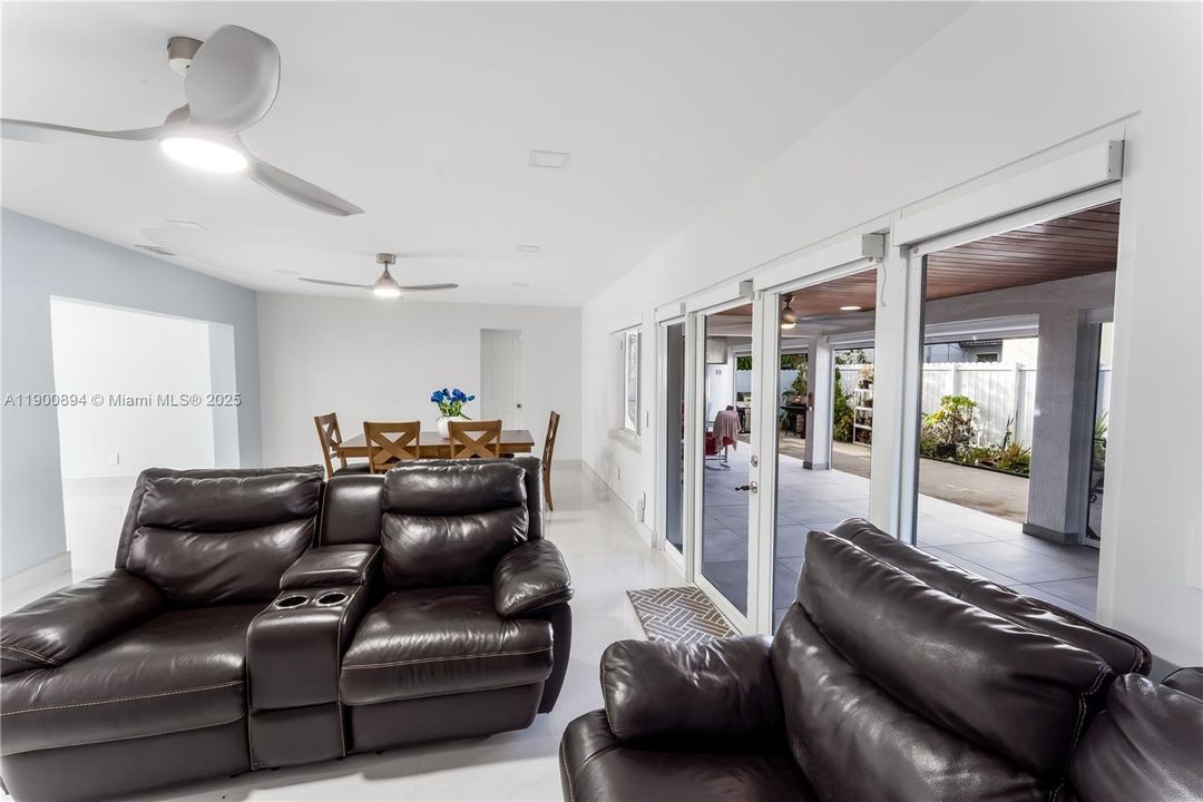 Active With Contract: $3,800 (3 beds, 3 baths, 2394 Square Feet)