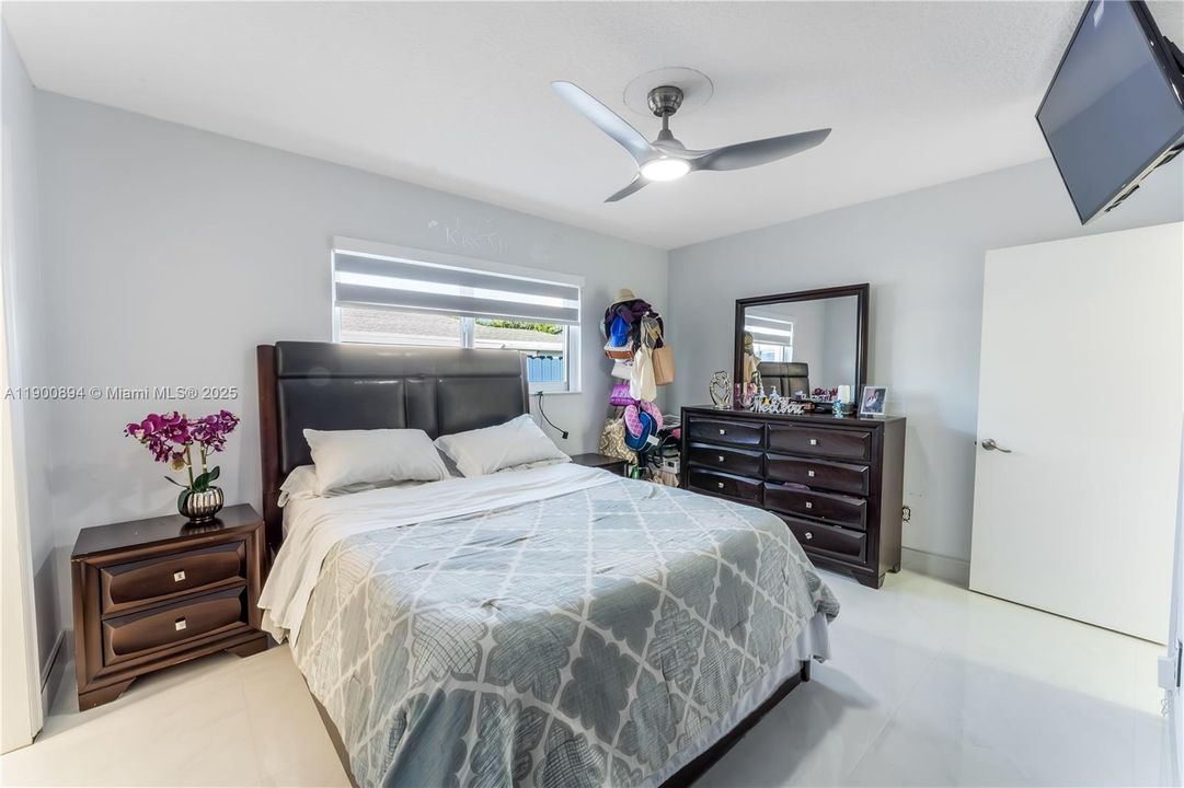Active With Contract: $3,800 (3 beds, 3 baths, 2394 Square Feet)