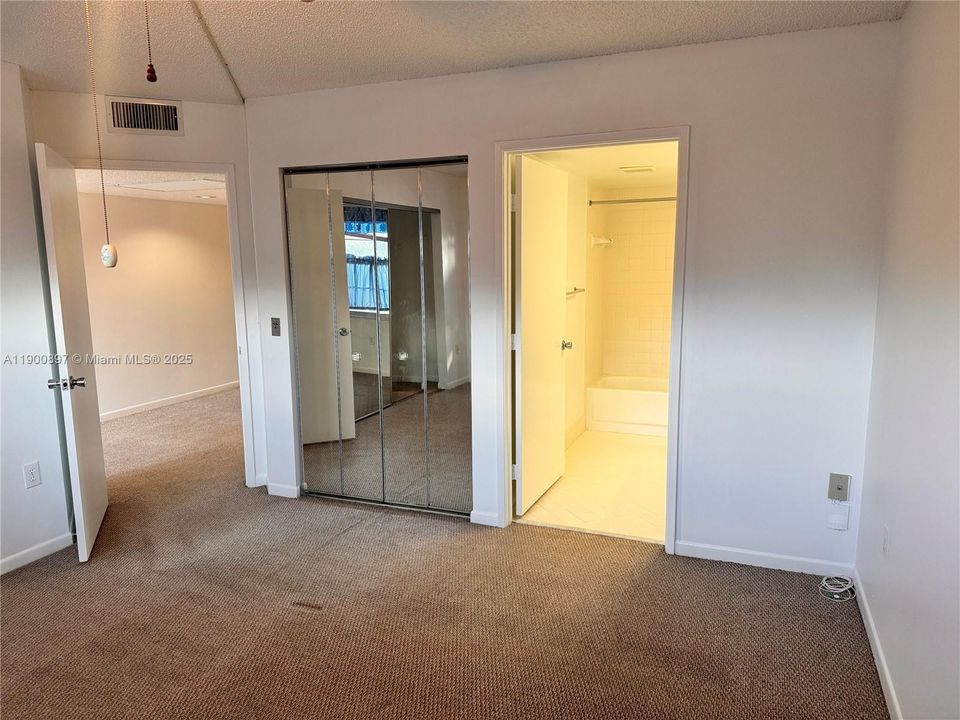 Activo con contrato: $1,650 (1 camas, 1 baños, 986 Pies cuadrados)