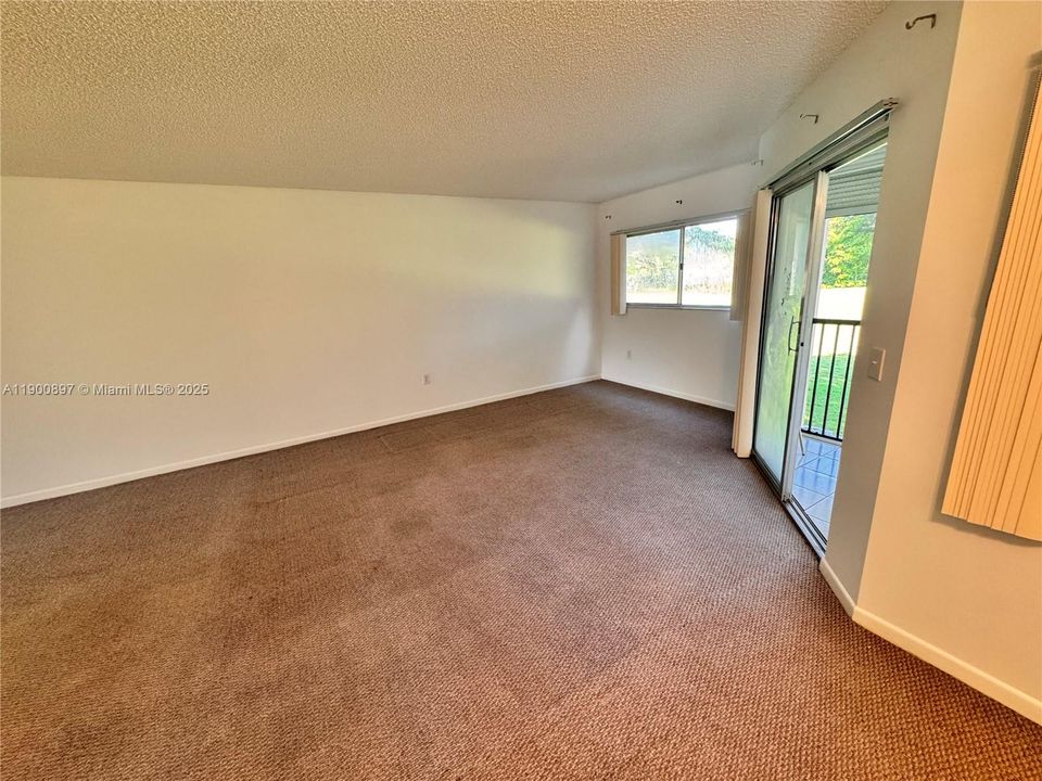 Activo con contrato: $1,650 (1 camas, 1 baños, 986 Pies cuadrados)