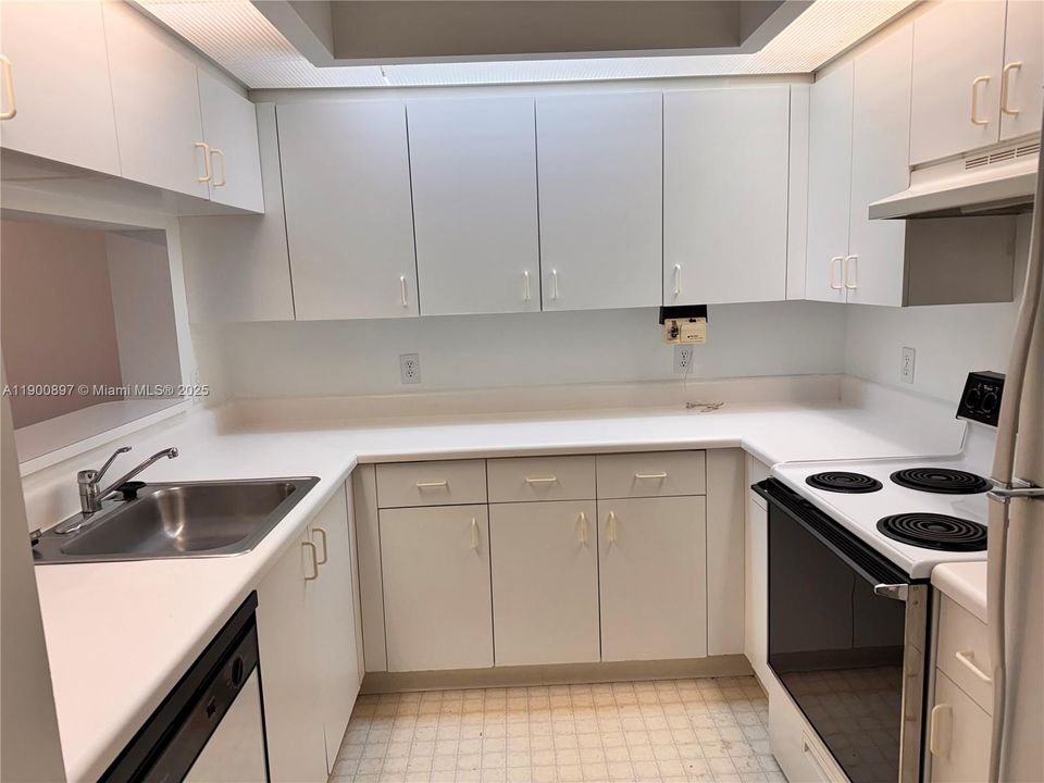 Activo con contrato: $1,650 (1 camas, 1 baños, 986 Pies cuadrados)