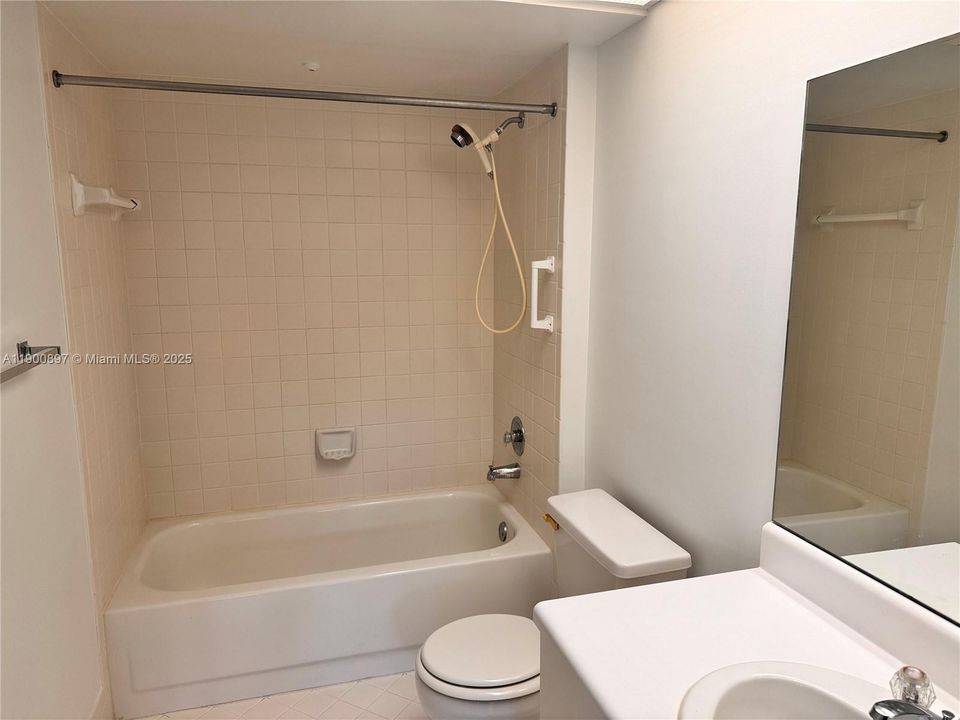 Activo con contrato: $1,650 (1 camas, 1 baños, 986 Pies cuadrados)