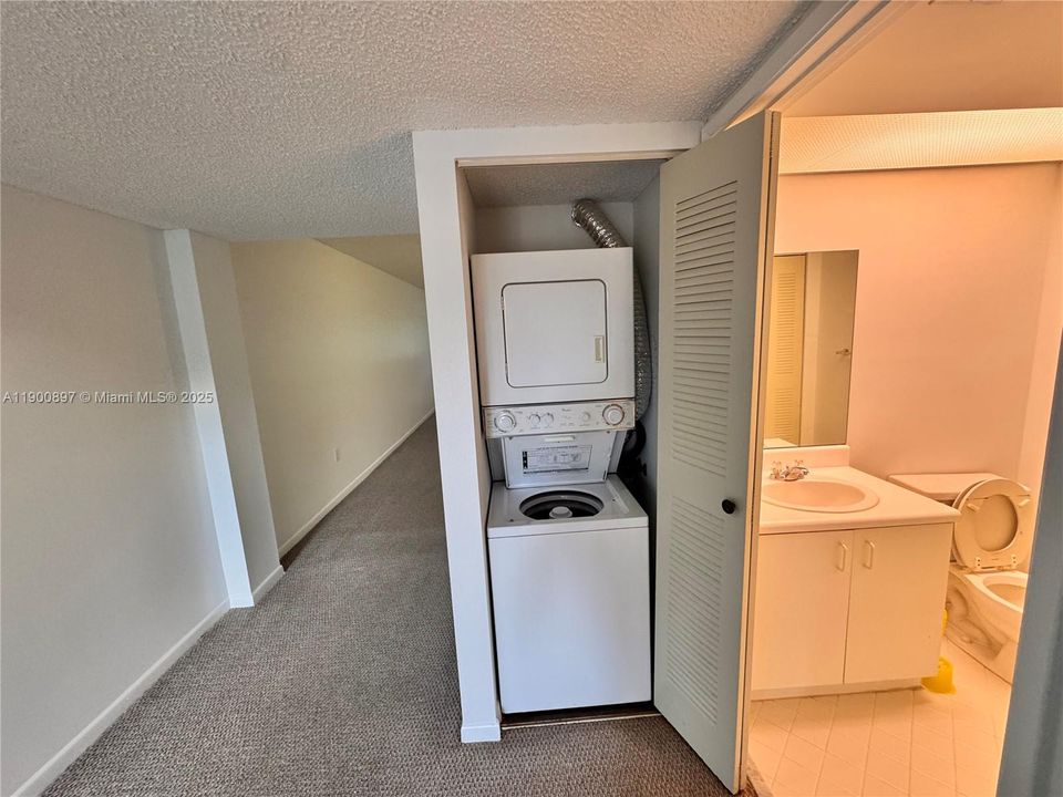 Activo con contrato: $1,650 (1 camas, 1 baños, 986 Pies cuadrados)