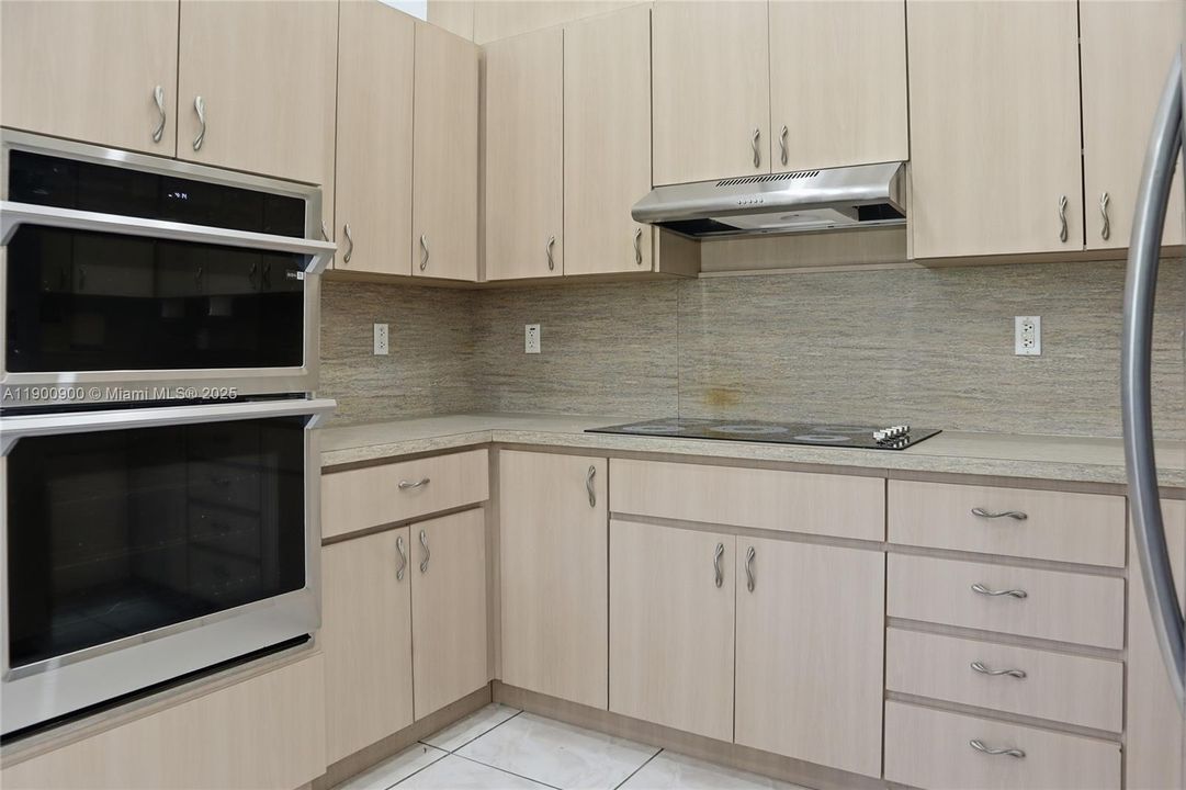 Active With Contract: $3,500 (4 beds, 3 baths, 2770 Square Feet)