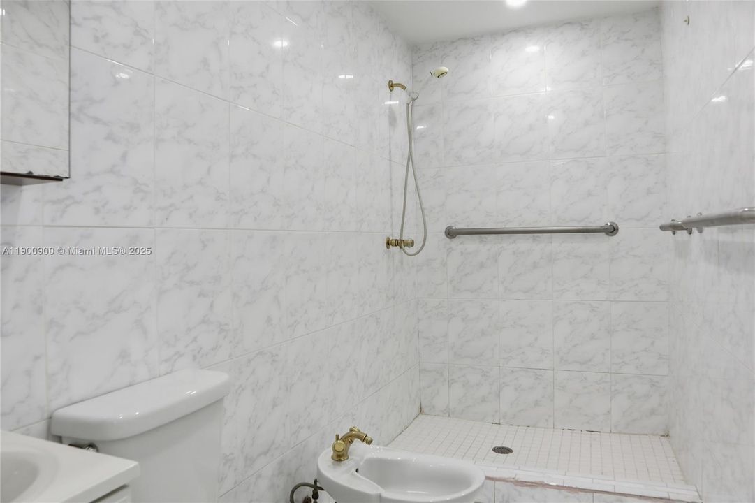 Active With Contract: $3,500 (4 beds, 3 baths, 2770 Square Feet)