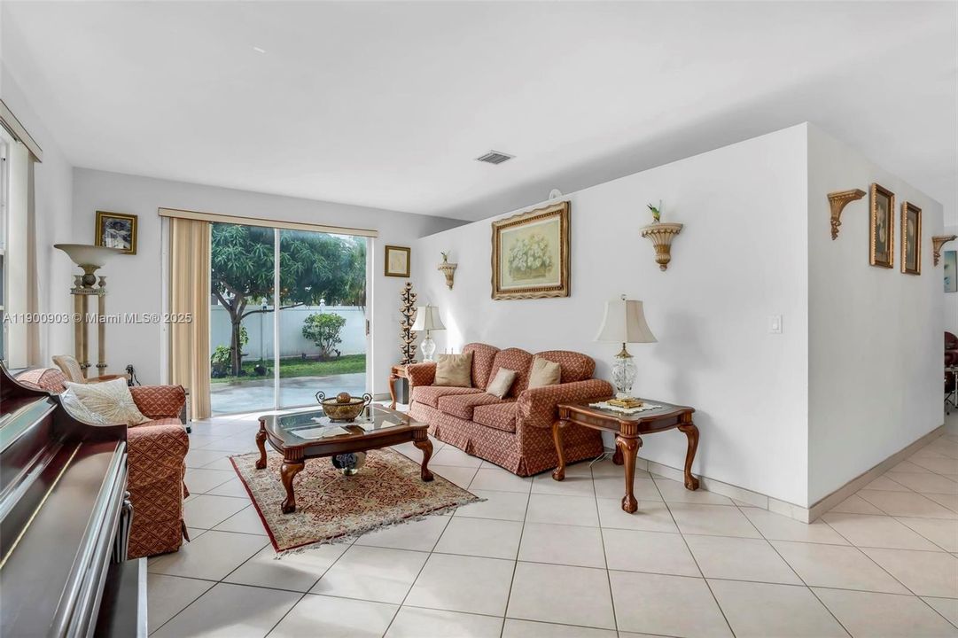 For Sale: $740,000 (4 beds, 2 baths, 2866 Square Feet)