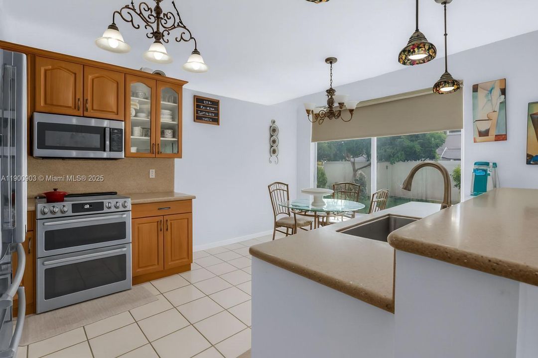 For Sale: $740,000 (4 beds, 2 baths, 2866 Square Feet)