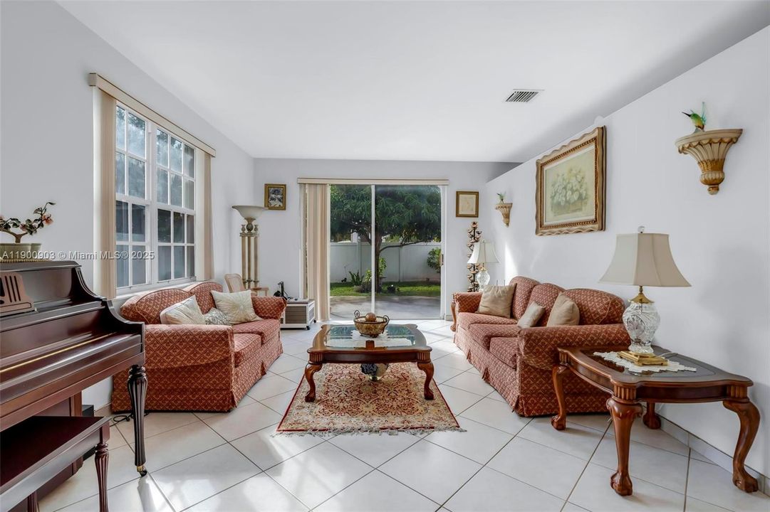For Sale: $740,000 (4 beds, 2 baths, 2866 Square Feet)