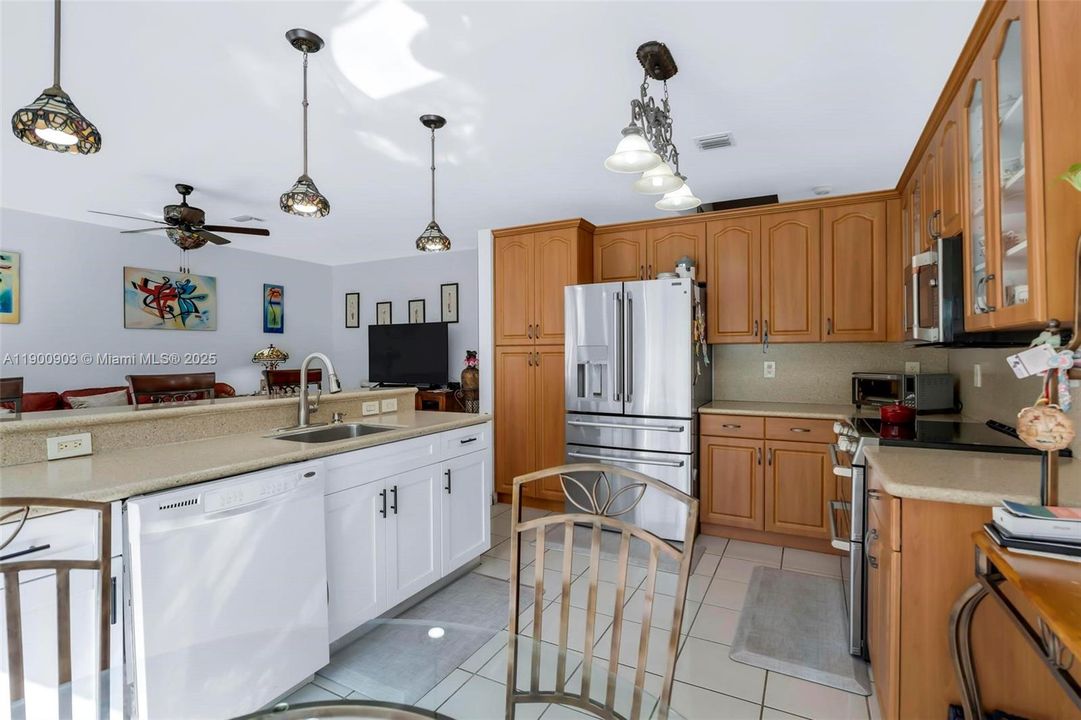 For Sale: $740,000 (4 beds, 2 baths, 2866 Square Feet)
