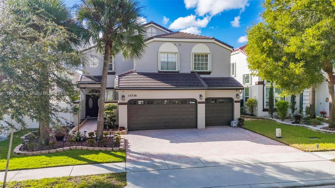 For Sale: $740,000 (4 beds, 2 baths, 2866 Square Feet)