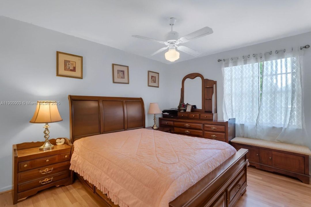 For Sale: $740,000 (4 beds, 2 baths, 2866 Square Feet)