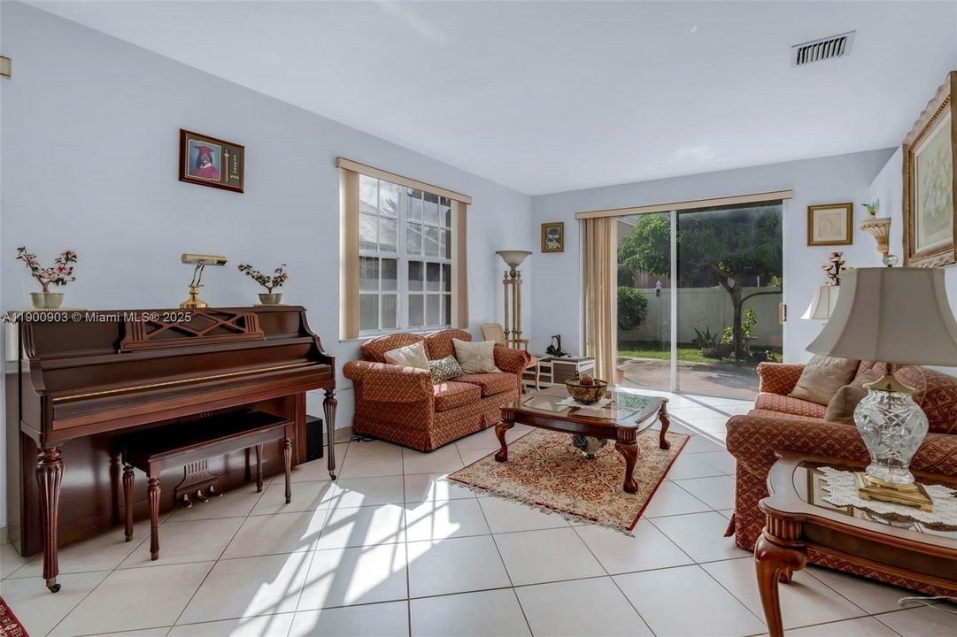 For Sale: $740,000 (4 beds, 2 baths, 2866 Square Feet)