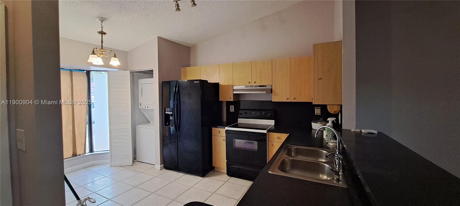 For Sale: $335,000 (3 beds, 2 baths, 1125 Square Feet)