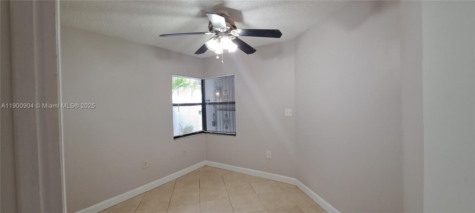 For Sale: $335,000 (3 beds, 2 baths, 1125 Square Feet)