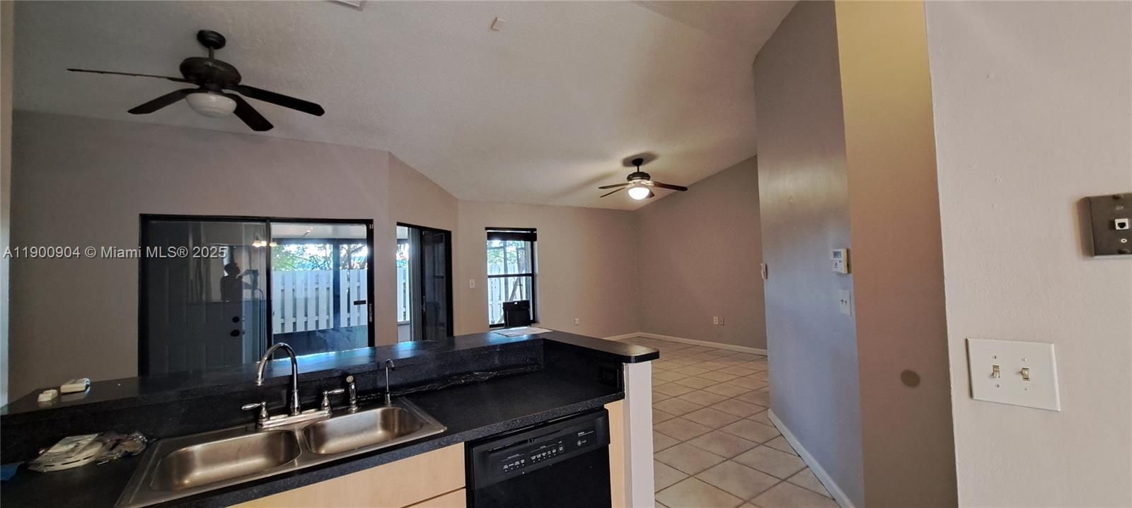 For Sale: $335,000 (3 beds, 2 baths, 1125 Square Feet)