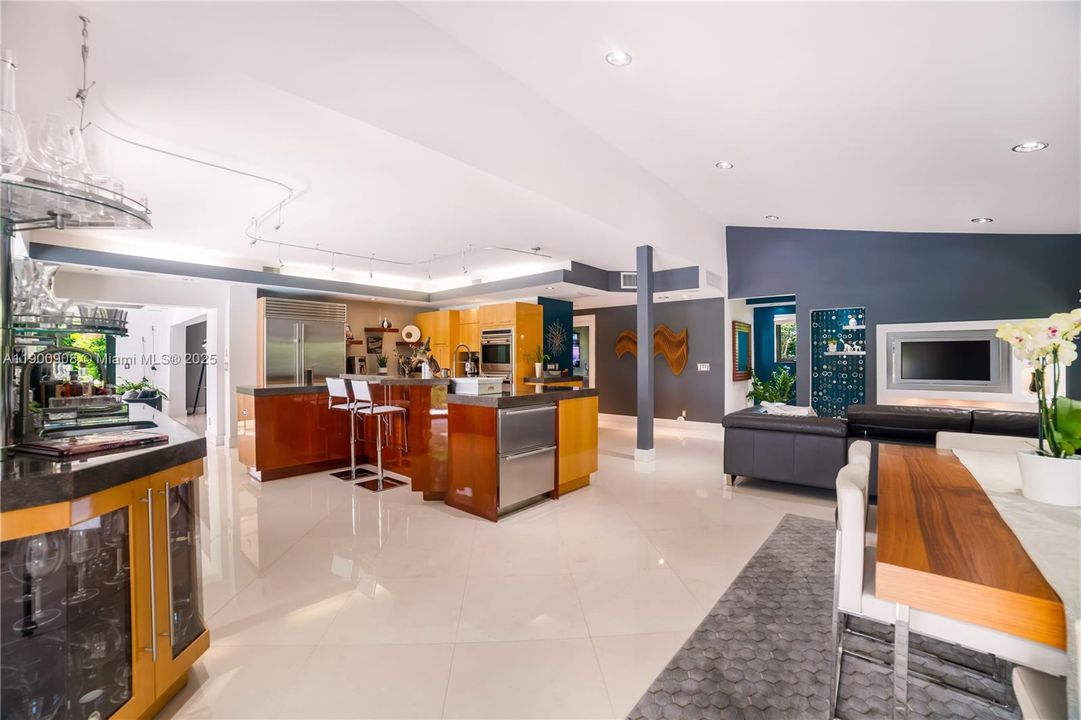 В аренду: $13,500 (5 спален, 3 ванн, 3766 Квадратных фут)