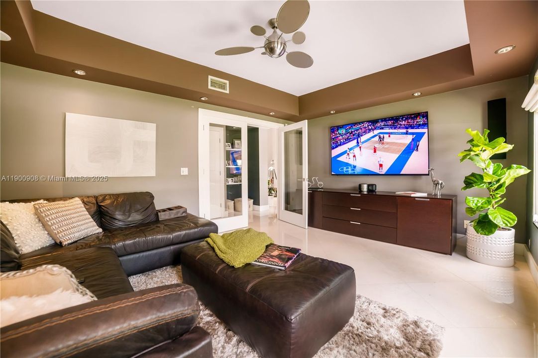 В аренду: $13,500 (5 спален, 3 ванн, 3766 Квадратных фут)