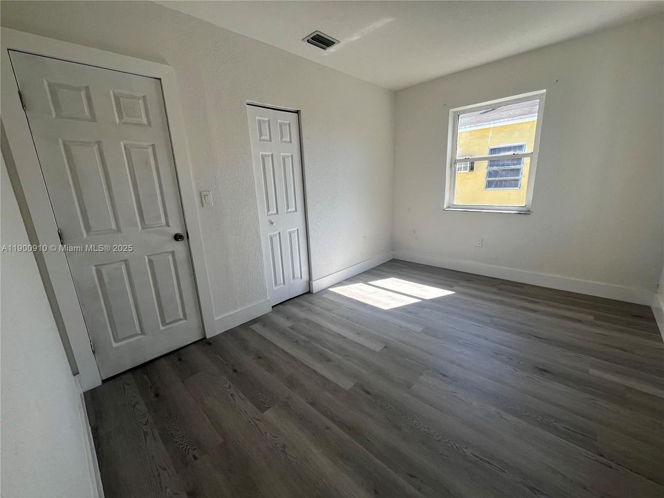For Rent: $2,700 (2 beds, 1 baths, 1050 Square Feet)