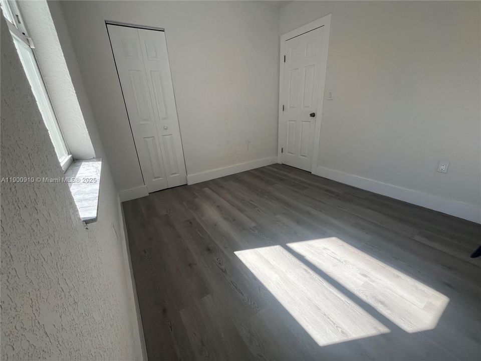 For Rent: $2,700 (2 beds, 1 baths, 1050 Square Feet)