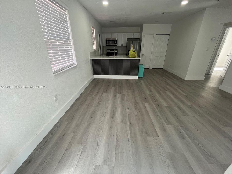 For Rent: $2,700 (2 beds, 1 baths, 1050 Square Feet)