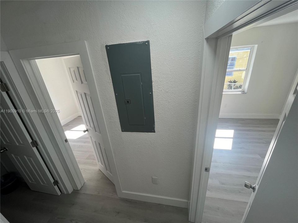 For Rent: $2,700 (2 beds, 1 baths, 1050 Square Feet)