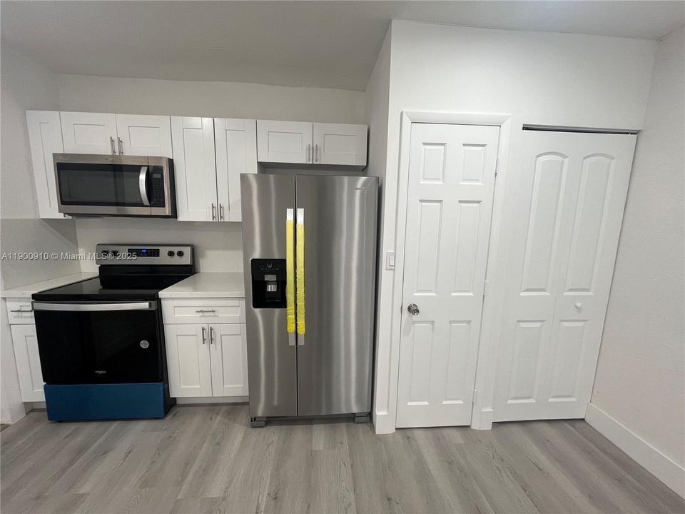 For Rent: $2,700 (2 beds, 1 baths, 1050 Square Feet)