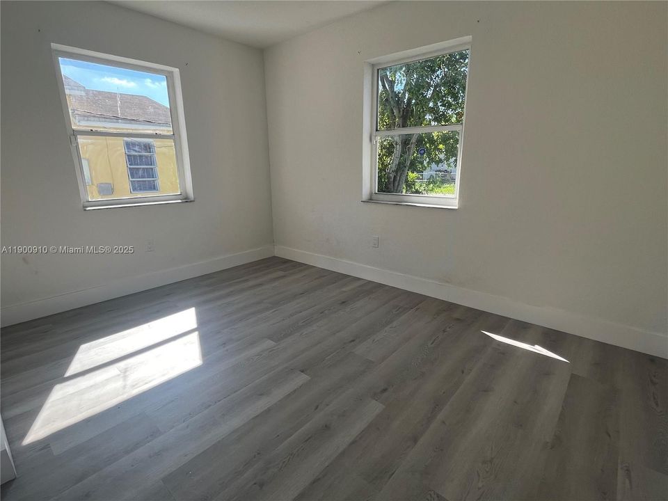 For Rent: $2,700 (2 beds, 1 baths, 1050 Square Feet)