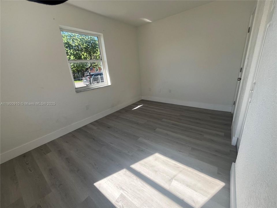 For Rent: $2,700 (2 beds, 1 baths, 1050 Square Feet)