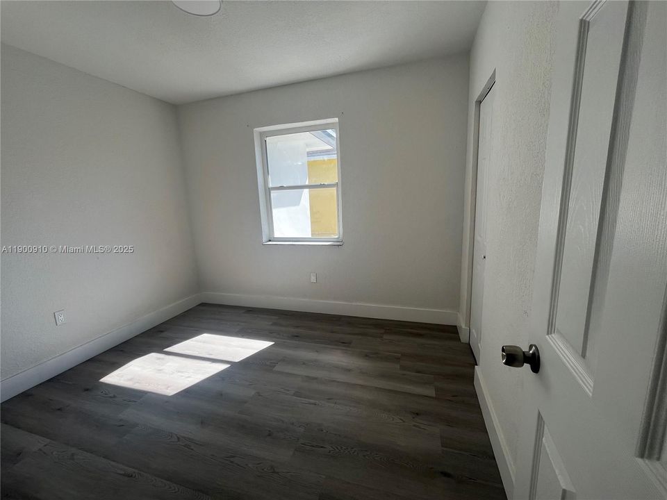 For Rent: $2,700 (2 beds, 1 baths, 1050 Square Feet)