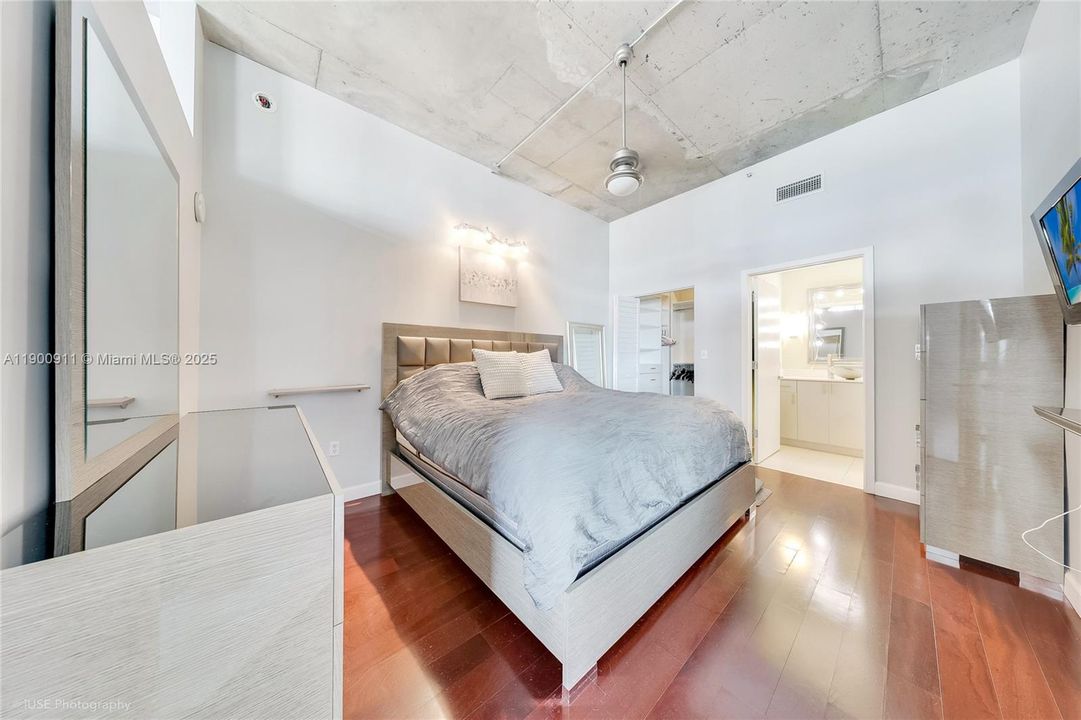 Recently Rented: $4,500 (2 beds, 2 baths, 1129 Square Feet)