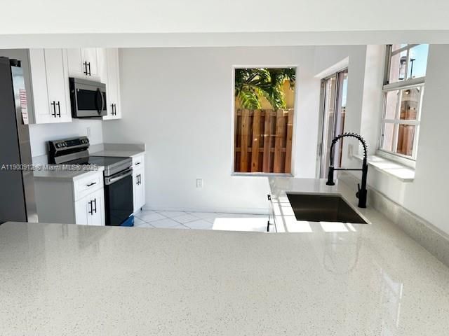 Recently Rented: $3,300 (4 beds, 2 baths, 2052 Square Feet)