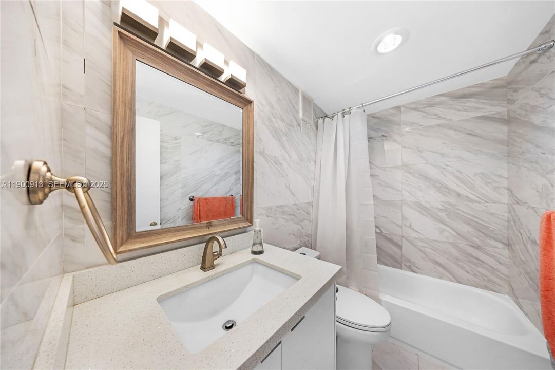 For Rent: $1,800 (1 beds, 1 baths, 697 Square Feet)