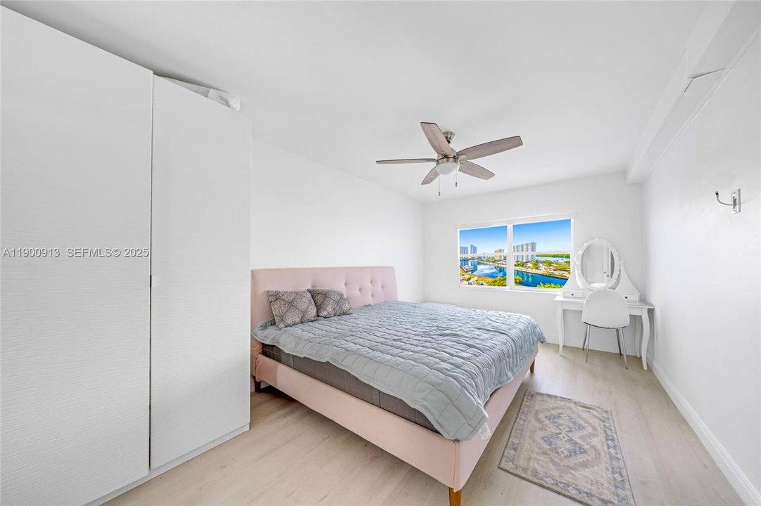 For Rent: $1,800 (1 beds, 1 baths, 697 Square Feet)