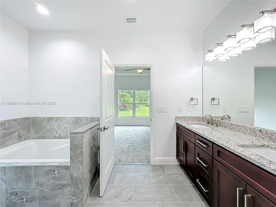 待售: $340,000 (3 贝兹, 2 浴室, 0 平方英尺)